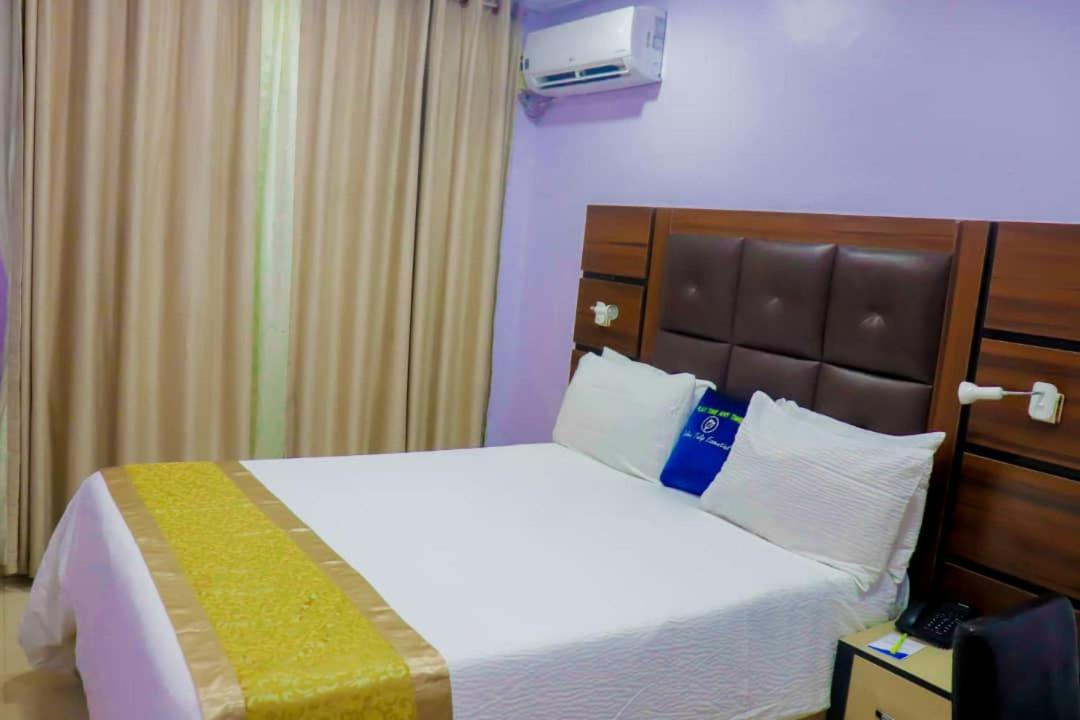 Golden Tulip Hotel- Evergreen Port Harcourt Exteriör bild