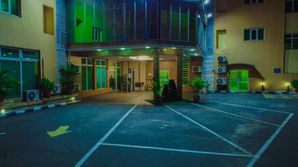 Golden Tulip Hotel- Evergreen Port Harcourt Exteriör bild