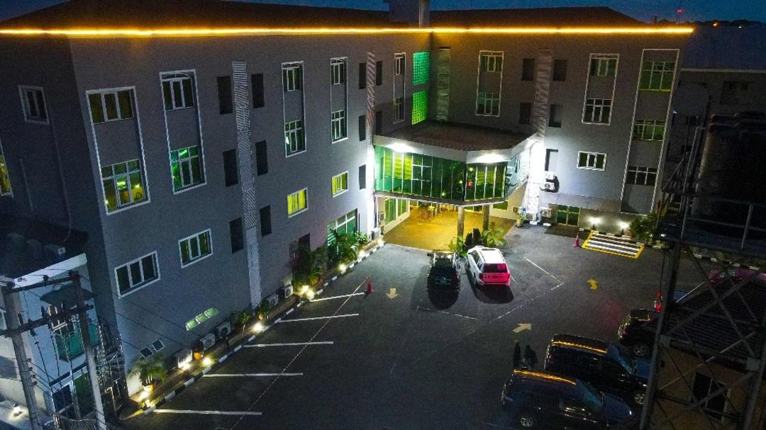 Golden Tulip Hotel- Evergreen Port Harcourt Exteriör bild